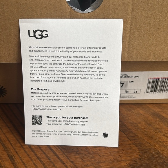 NWT UGG Goldenstar
Clog Sand 7 - Picture 13 of 13